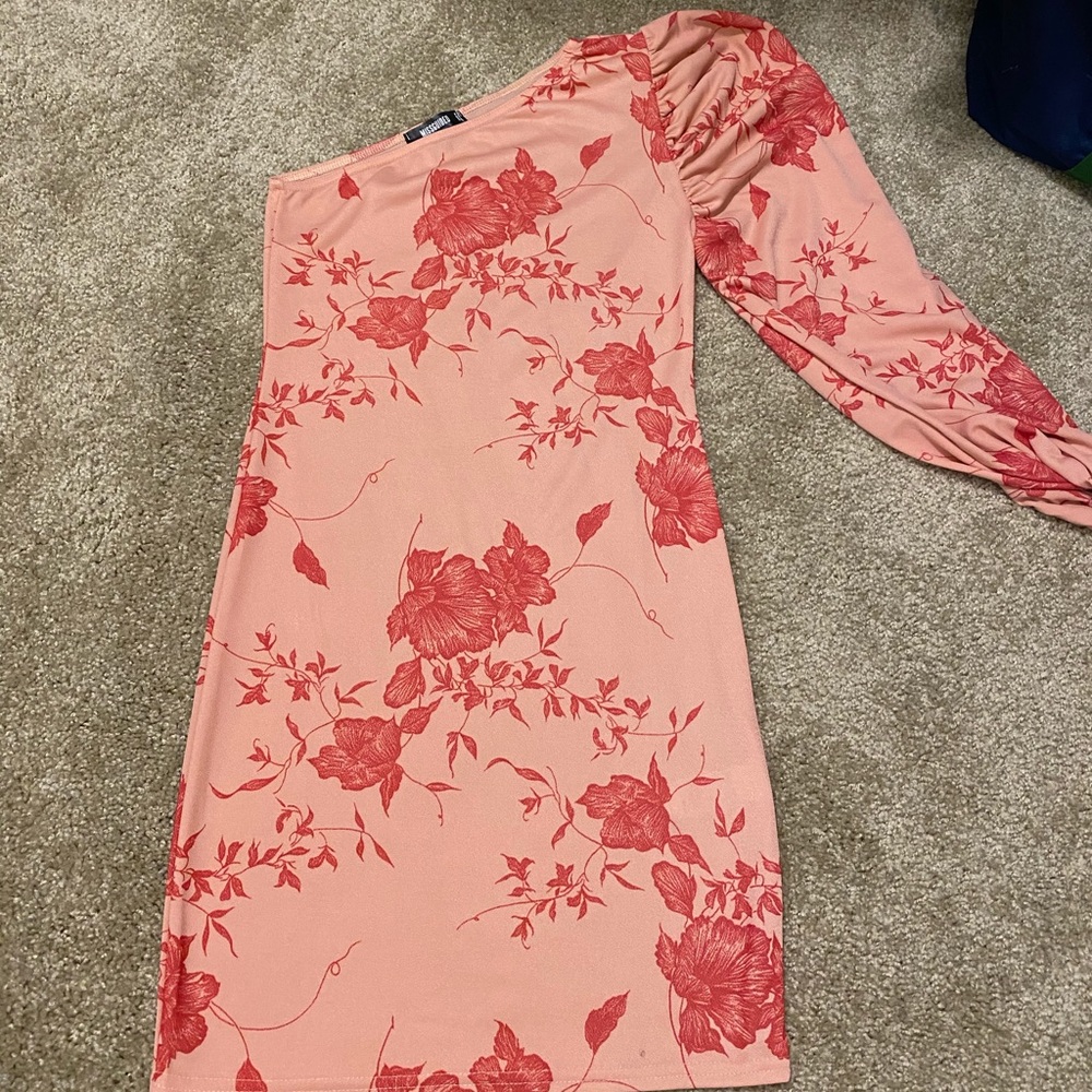 Missguided — Pink Floral Print one Shoulder Dress